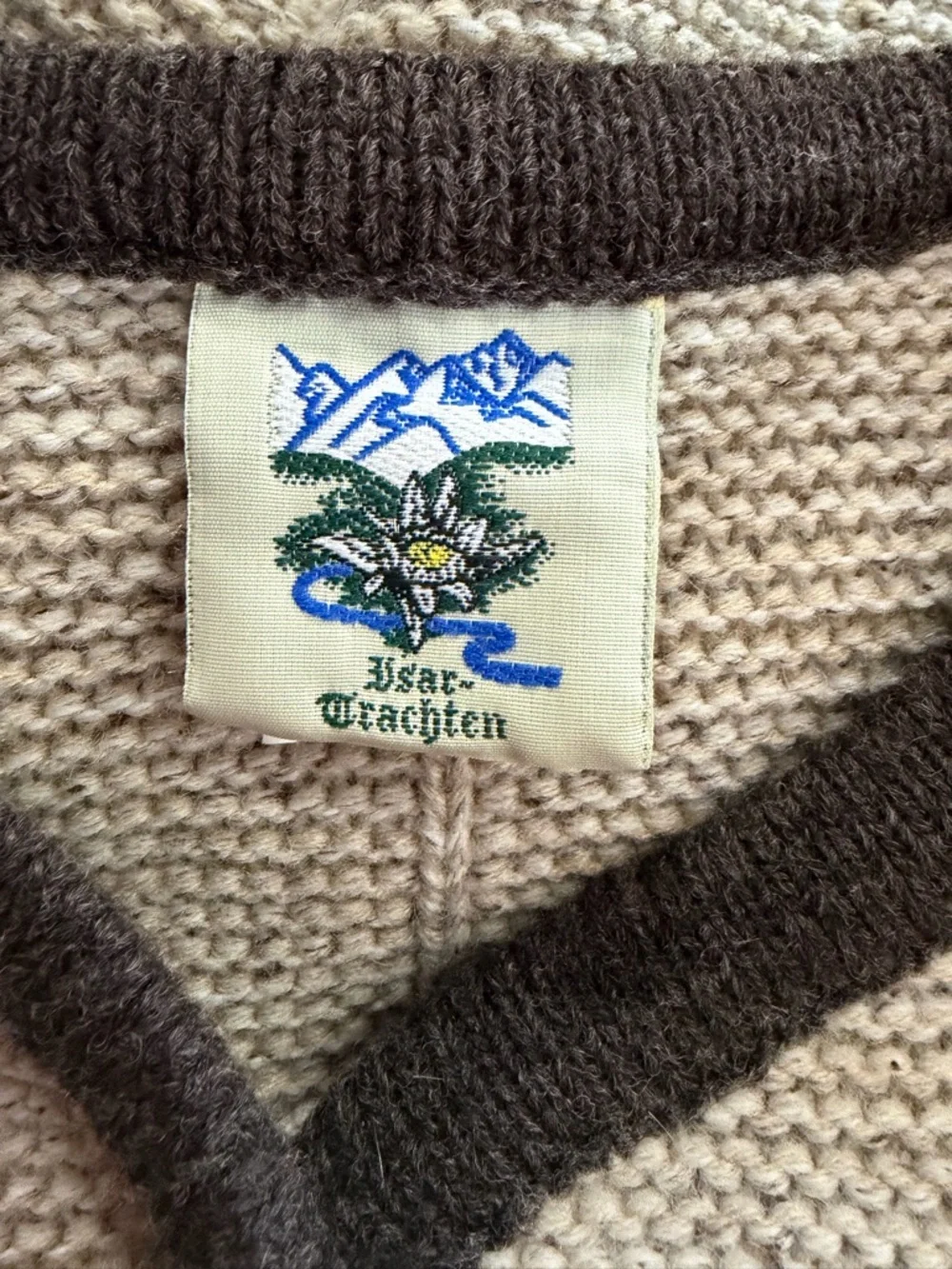 Isar Tratchten Traditional German Wool Silk Blend Cardigan - Picture 11 of 12